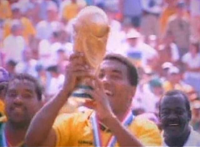 В історії футболу були лише дві збірні, які виграли два поспіль Мундіалі В історії футболу були лише дві збірні, які виграли два поспіль Мундіалі