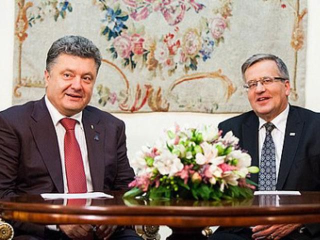 Порошенко и Коморовский обсудили реализацию мирного плана