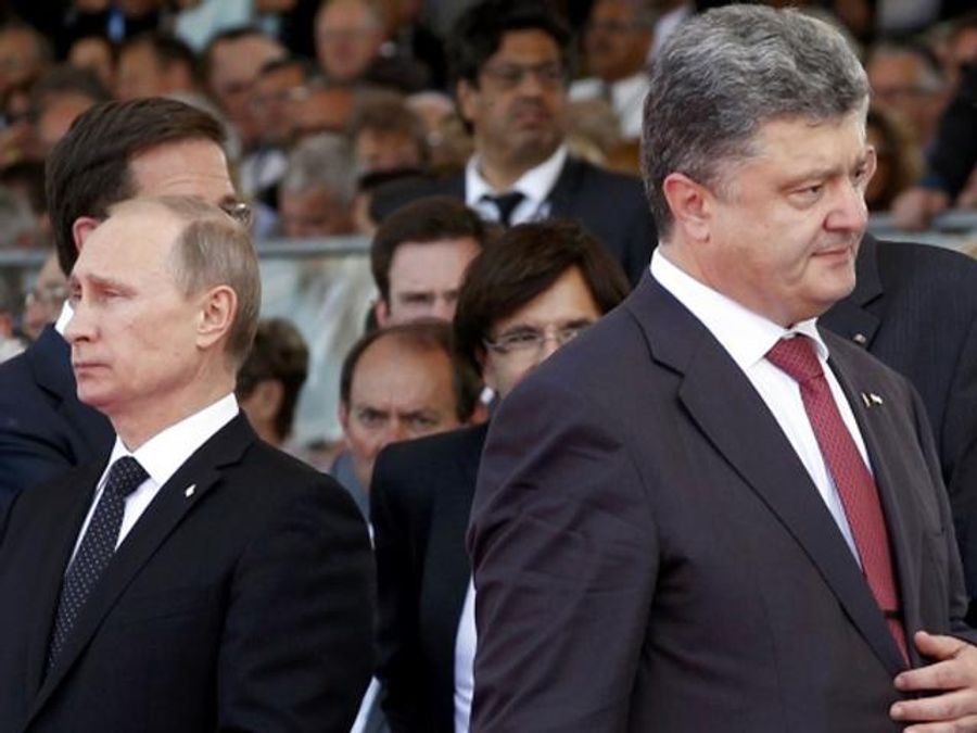 Меркель, Олланд і Путін підтримали третій раунд консультацій між Києвом і терористами, — Кремль Меркель, Олланд і Путін підтримали третій раунд консультацій між Києвом і терористами, — Кремль