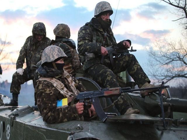 В Луганской области на противотанковой мине подорвался БТР с украинскими пограничниками