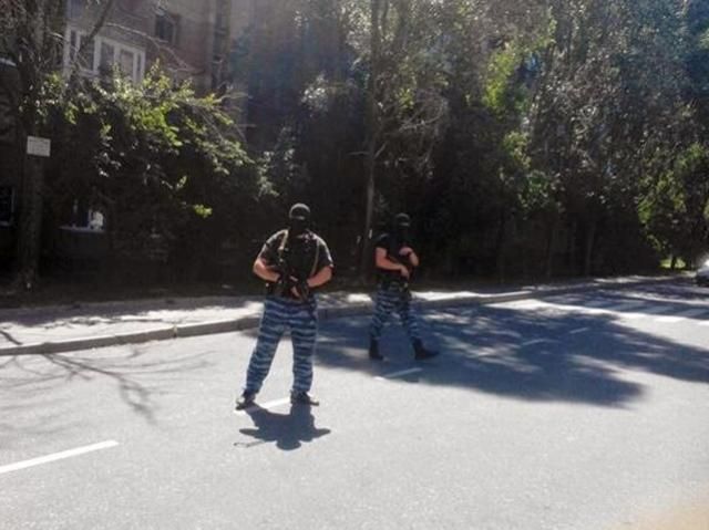 Оборона будівлі Донецької обласної міліції триває: 1 загиблий і 7 поранених