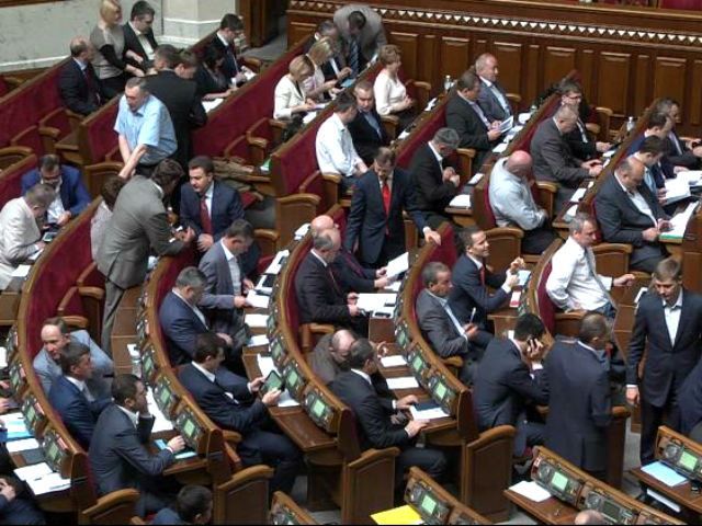 Низка парламентаріїв наполягають на військовому стані на Сході Низка парламентаріїв наполягають на військовому стані на Сході