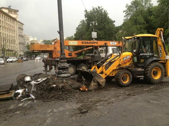 Біля київського ЦУМу розібрали барикади 