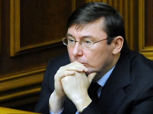 За дні перемир'я українська армія підтягнула у зону АТО високотехнологічну зброю, – Луценко