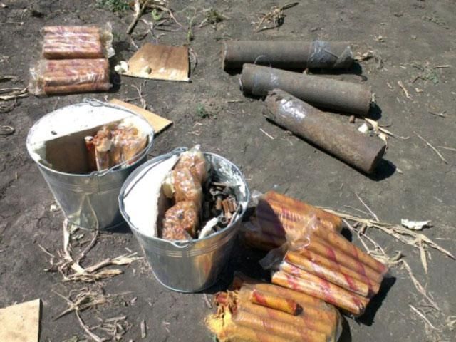 Терористи залишили після себе на “Довжанському” мінні пастки (Фото) Терористи залишили після себе на “Довжанському” мінні пастки (Фото)