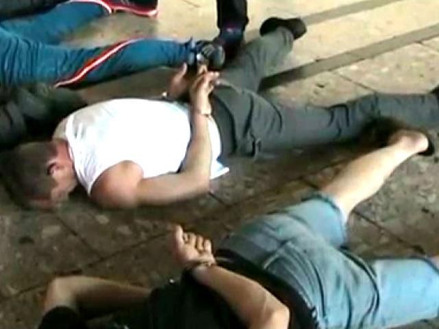 СБУ задержала лиц, которые вербовали местных жителей для бандформирований (Видео) СБУ задержала лиц, которые вербовали местных жителей для бандформирований (Видео)