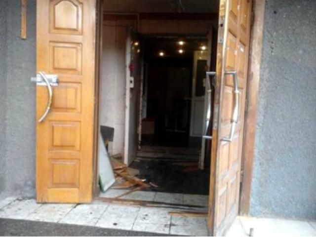 В Донецке террористы разгромили "ПриватБанк", — СМИ (Фото) В Донецке террористы разгромили "ПриватБанк", — СМИ (Фото)