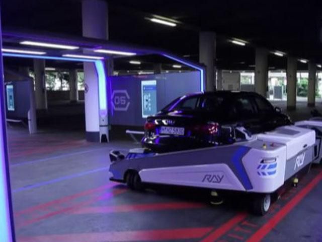 В Германии изобрели робота–парковщика, а в Италии - динамик для романтиков В Германии изобрели робота–парковщика, а в Италии - динамик для романтиков