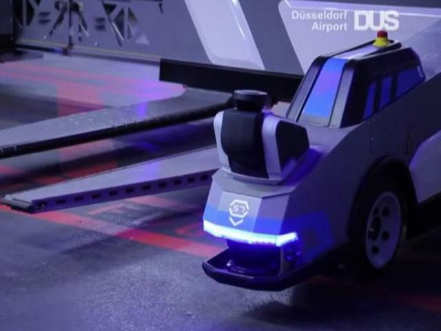 Робот–паркувальник самостійно розміщає автомобілі на підземному паркінгу аеропорту 