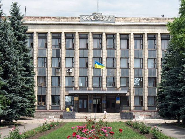 В Селидово на исполкоме горсовета вывесили государственный флаг Украины