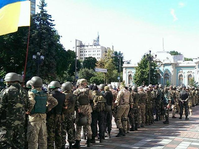 Батальйони "Донбас" та "Київ-1" охороняють Раду від терактів (Фото, Відео)