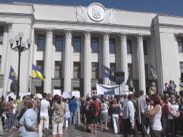 Валютні позичальники погрожують владі масовими неплатежами Валютні позичальники погрожують владі масовими неплатежами