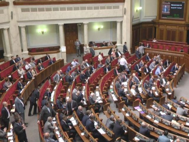 Фракцию регионов в парламенте покинул еще один депутат, а двое вернулись Фракцию регионов в парламенте покинул еще один депутат, а двое вернулись