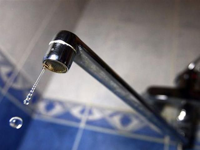 Жители Донецка до сих пор получают воду по графику Жители Донецка до сих пор получают воду по графику