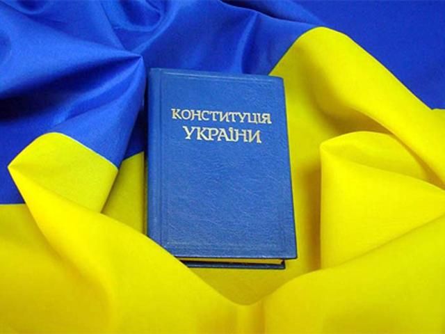 Конституционная реформа не должна зависеть от ситуации на востоке Украины, — эксперт