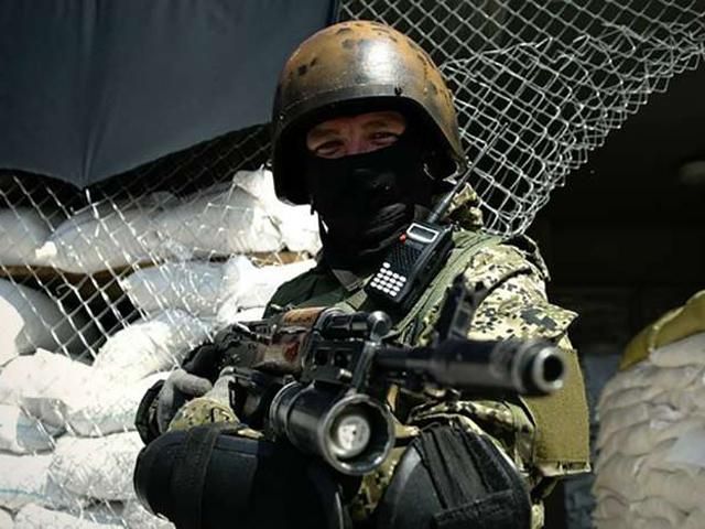 Терористи обстріляли два українські літаки, проте жоден з них не ушкоджений Терористи обстріляли два українські літаки, проте жоден з них не ушкоджений