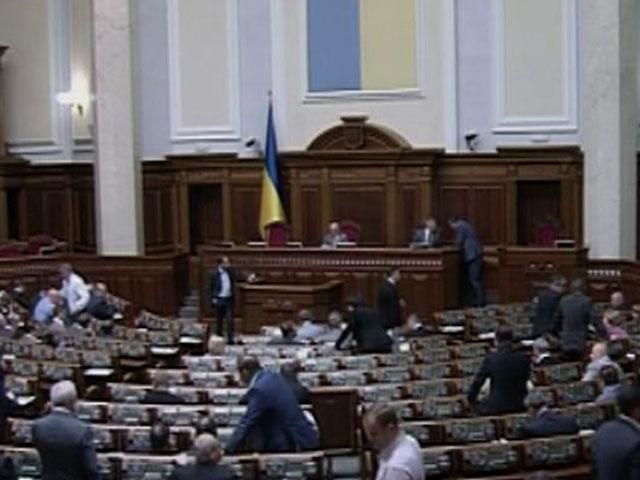 Яценюк звинуватив Раду в тому, що вона не підтримує Кабмін Яценюк звинуватив Раду в тому, що вона не підтримує Кабмін