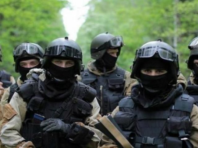 Парубій запевняє, що армія щодня отримує до 250 бронежилетів Парубій запевняє, що армія щодня отримує до 250 бронежилетів