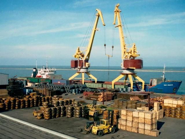 Україна офіційно закриває порти Криму для міжнародного судноплавства