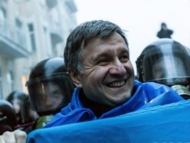 Донбасс будут охранять милиционеры со всей Украины, — Аваков