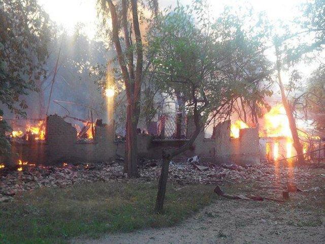 Разбомбленная Николаевка снова украинская (Фото)