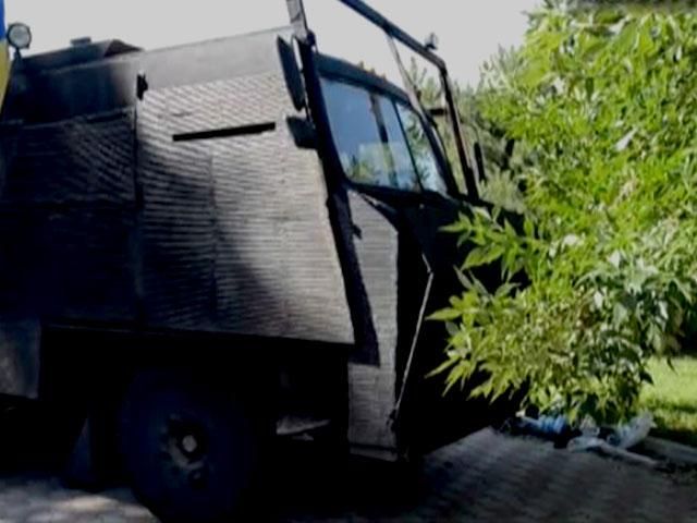 Бійці батальйону "Азов" розробили куленепробивний КАМАЗ (Відео)