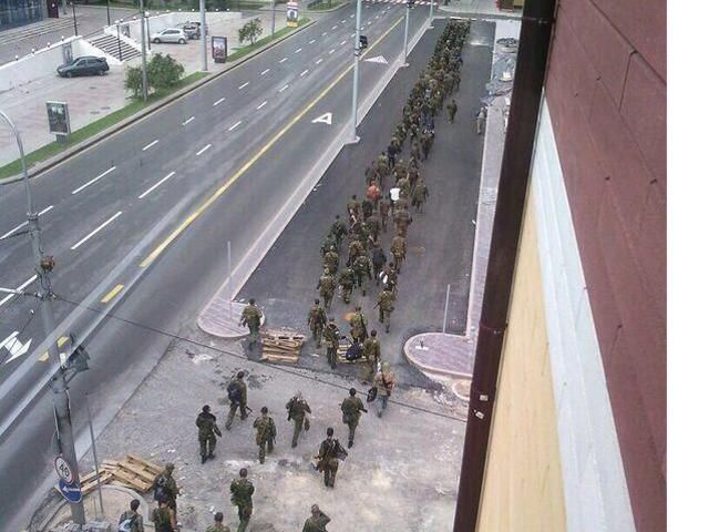 Террористы устраивают допросы прямо на улицах Донецка, — СМИ Террористы устраивают допросы прямо на улицах Донецка, — СМИ