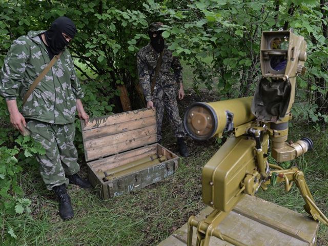 Бойовики обстрілюють з артилерії житлові квартали Луганська, — пресс-центр АТО Бойовики обстрілюють з артилерії житлові квартали Луганська, — пресс-центр АТО