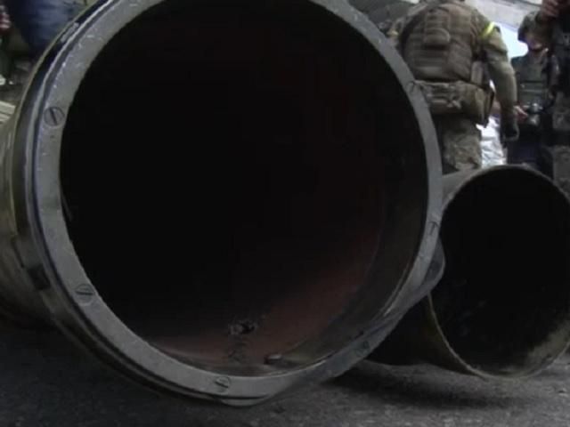 У мерії Слов'янська знайшли цілий арсенал зброї (Відео) У мерії Слов'янська знайшли цілий арсенал зброї (Відео)