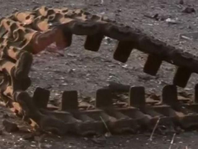 Военные остановили террористов, бежавших из Славянска в Краматорск (Видео) Военные остановили террористов, бежавших из Славянска в Краматорск (Видео)