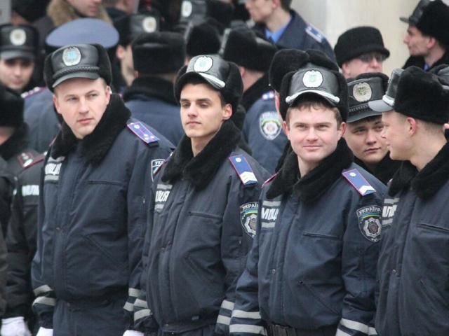 Задля безпеки донецька міліція працює в цивільному одязі Задля безпеки донецька міліція працює в цивільному одязі