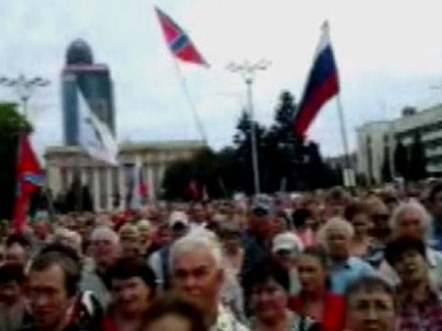 Зомбомітинг у Донецьку: терористи кличуть до своїх лав Зомбомітинг у Донецьку: терористи кличуть до своїх лав