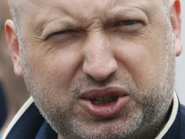 Турчинов объяснил, почему не ввел военное положение Турчинов объяснил, почему не ввел военное положение