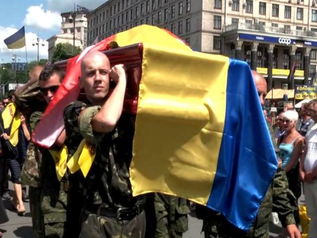Хроніка 6 липня: українські бійці продовжують наступ, на Майдні прощались зі ще одним героєм