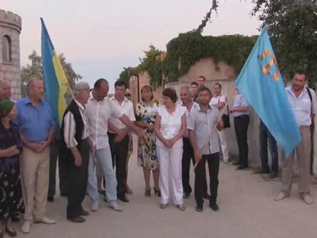 Кримські татари припиняють співпрацю із самопроголошеною владою півострова Кримські татари припиняють співпрацю із самопроголошеною владою півострова