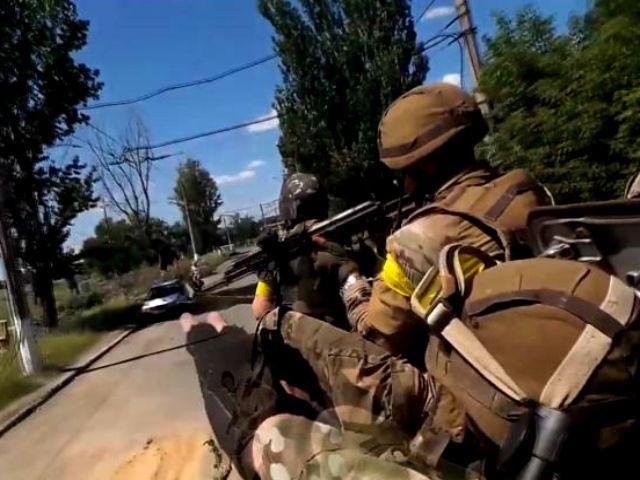 Оприлюднено відео, як українські військові заходили у Слов'янськ