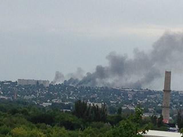 Террористы продолжают обстреливать Луганск с "Града" — УНИАН (Видео) Террористы продолжают обстреливать Луганск с "Града" — УНИАН (Видео)