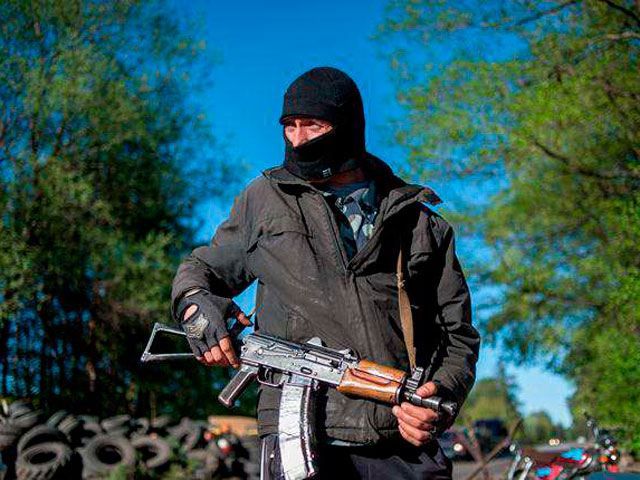 Террористы взяли в блокаду Иловайск и обустраивают блокпосты в Донецке Террористы взяли в блокаду Иловайск и обустраивают блокпосты в Донецке