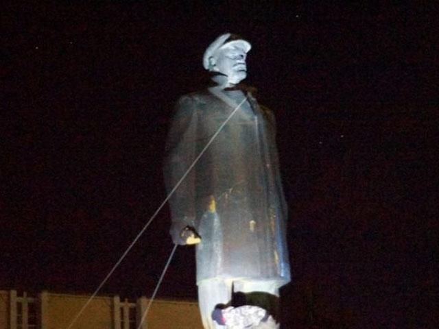 На Херсонщині невідомі повалили пам'ятник Леніну (Фото)