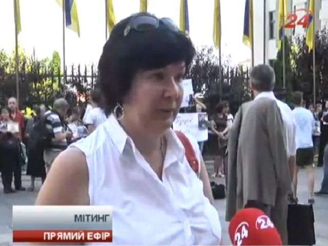 Родичі героїв Небесної сотні прийшли з мітингом на Банкову