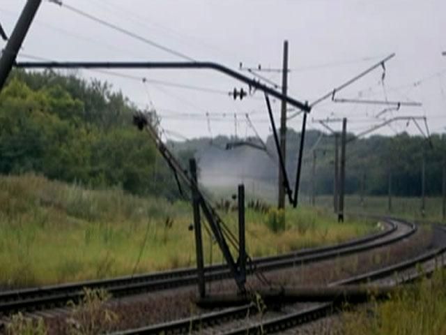 Терористи підірвали колію на відрізку "Ясинувата-Скотовата" Терористи підірвали колію на відрізку "Ясинувата-Скотовата"