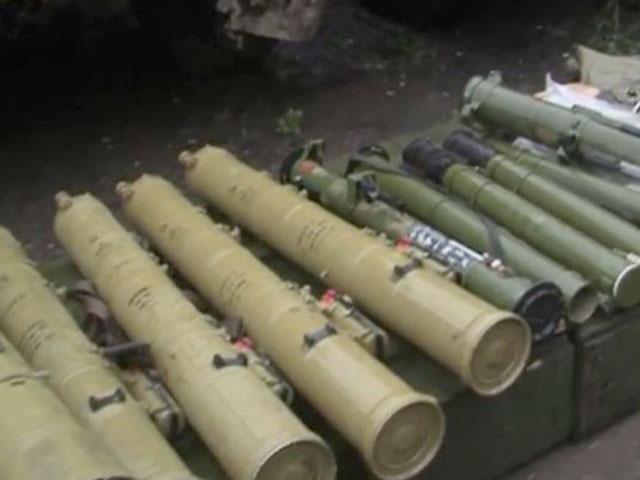 Силовики показали зразки озброєння терористів (Відео) Силовики показали зразки озброєння терористів (Відео)