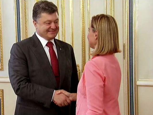 Порошенко наполягає на долученні Італії та Британії до переговорів щодо ситуації на Донбасі