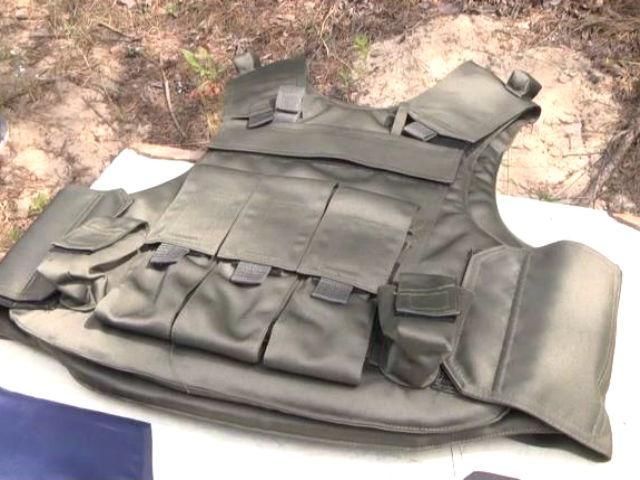 Міноборони планує замінити бронежилети, передані волонтерами, на нові Міноборони планує замінити бронежилети, передані волонтерами, на нові