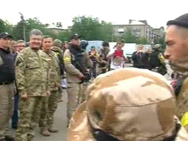 В Славянске Порошенко встретился с украинскими военными (Видео)