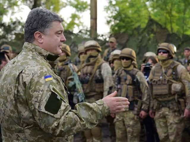 Порошенко распорядился увеличить объемы производства оружия Порошенко распорядился увеличить объемы производства оружия