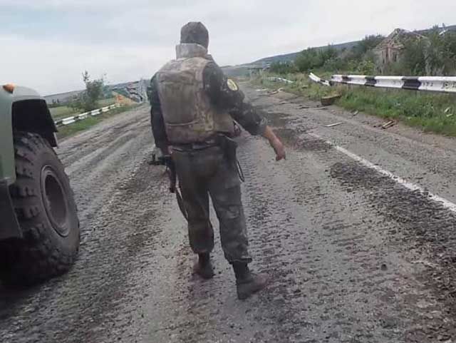 Військові розміновують дороги у Слов'янську (Відео)