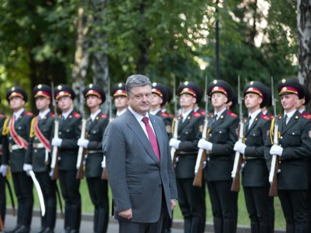 Ми захистимо Україну і нашу мову, — Порошенко 