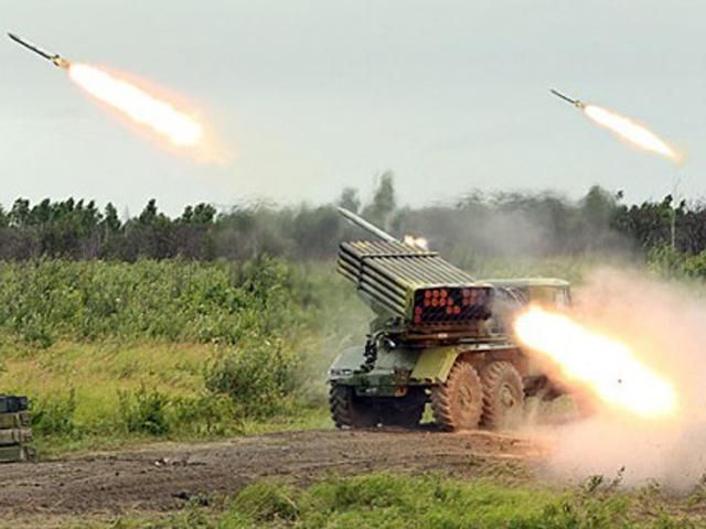 Вночі в Луганську терористи знову стріляли з "Граду", — ЗМІ Вночі в Луганську терористи знову стріляли з "Граду", — ЗМІ