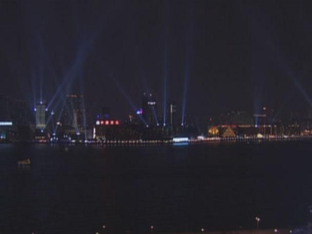 Як кожного вечора освітлюється Гонконг